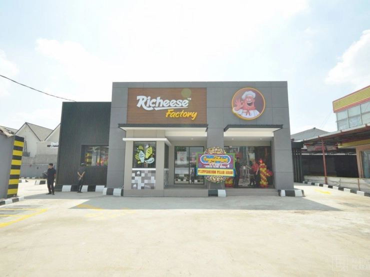 Food & Beverages Richeese Factory Bintara 2 rf_bintara_1_wm